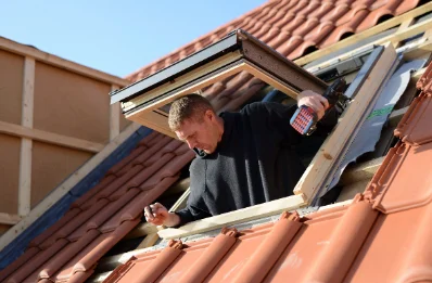 Pose de fenêtres de toit Velux à Lortet